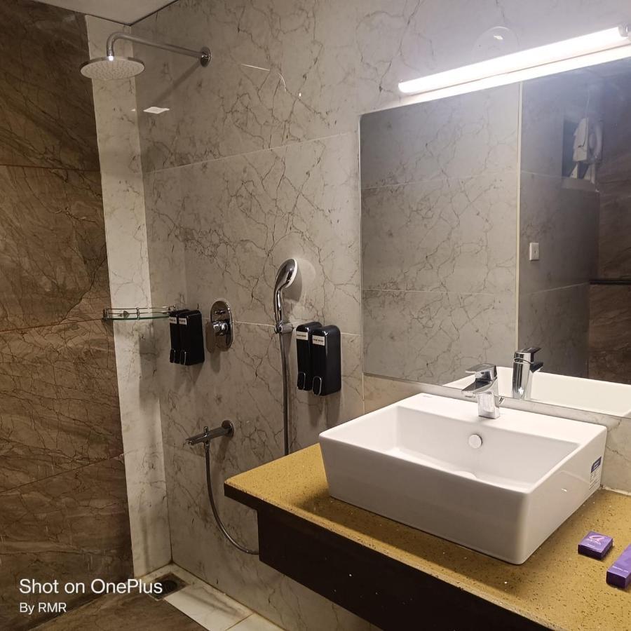 Astra Hotels & Suites Whitefield Near To Nallurahalli Metro Station And Ktpo 班加罗尔 外观 照片