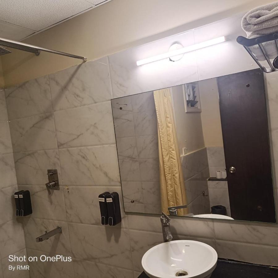 Astra Hotels & Suites Whitefield Near To Nallurahalli Metro Station And Ktpo 班加罗尔 外观 照片