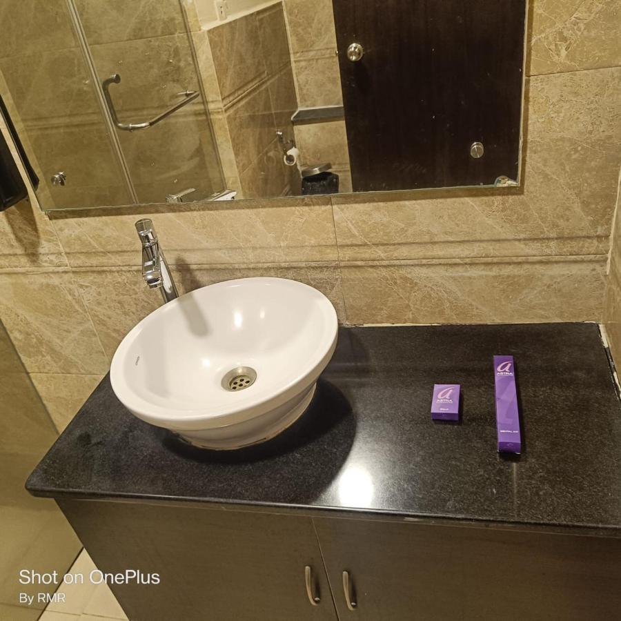 Astra Hotels & Suites Whitefield Near To Nallurahalli Metro Station And Ktpo 班加罗尔 外观 照片