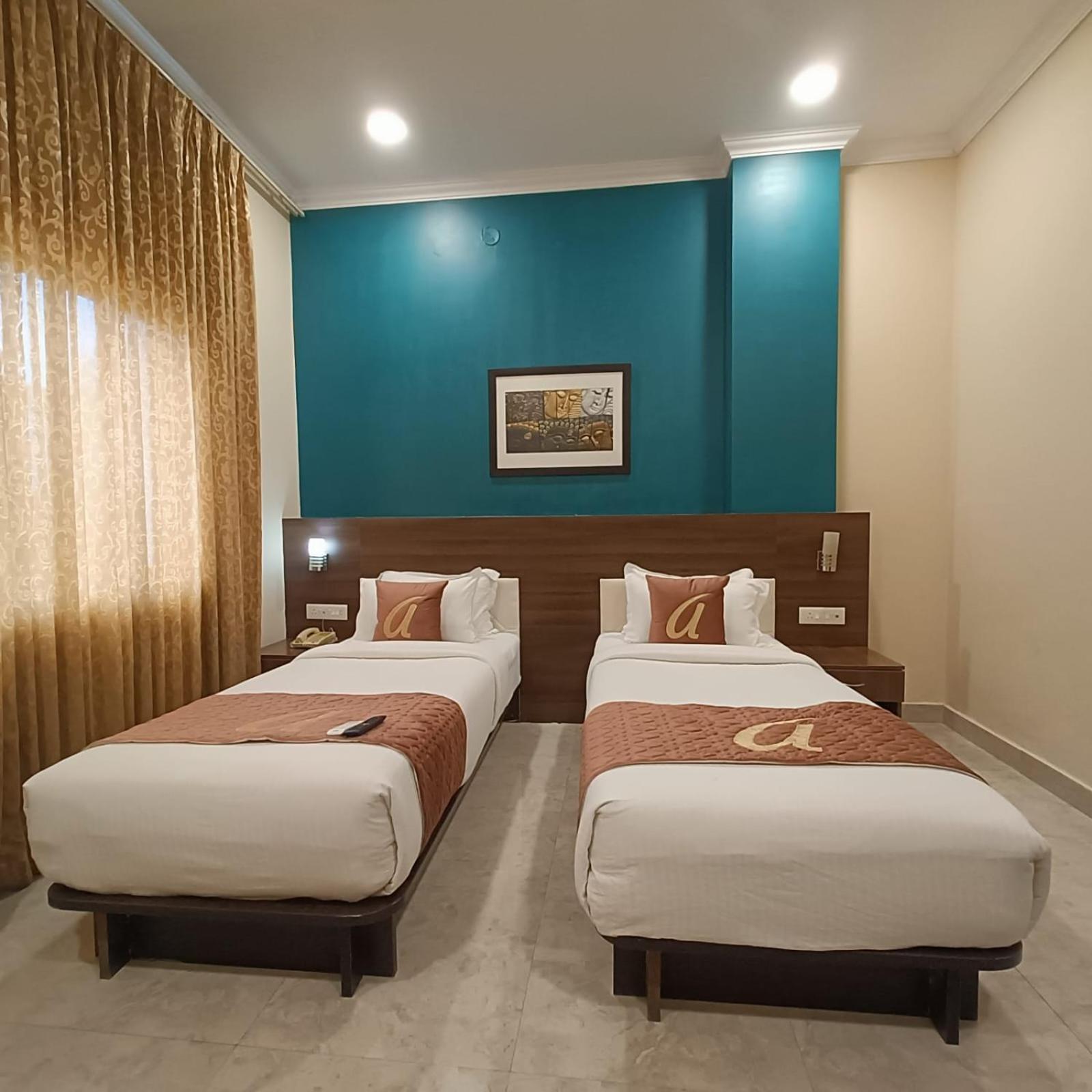 Astra Hotels & Suites Whitefield Near To Nallurahalli Metro Station And Ktpo 班加罗尔 外观 照片