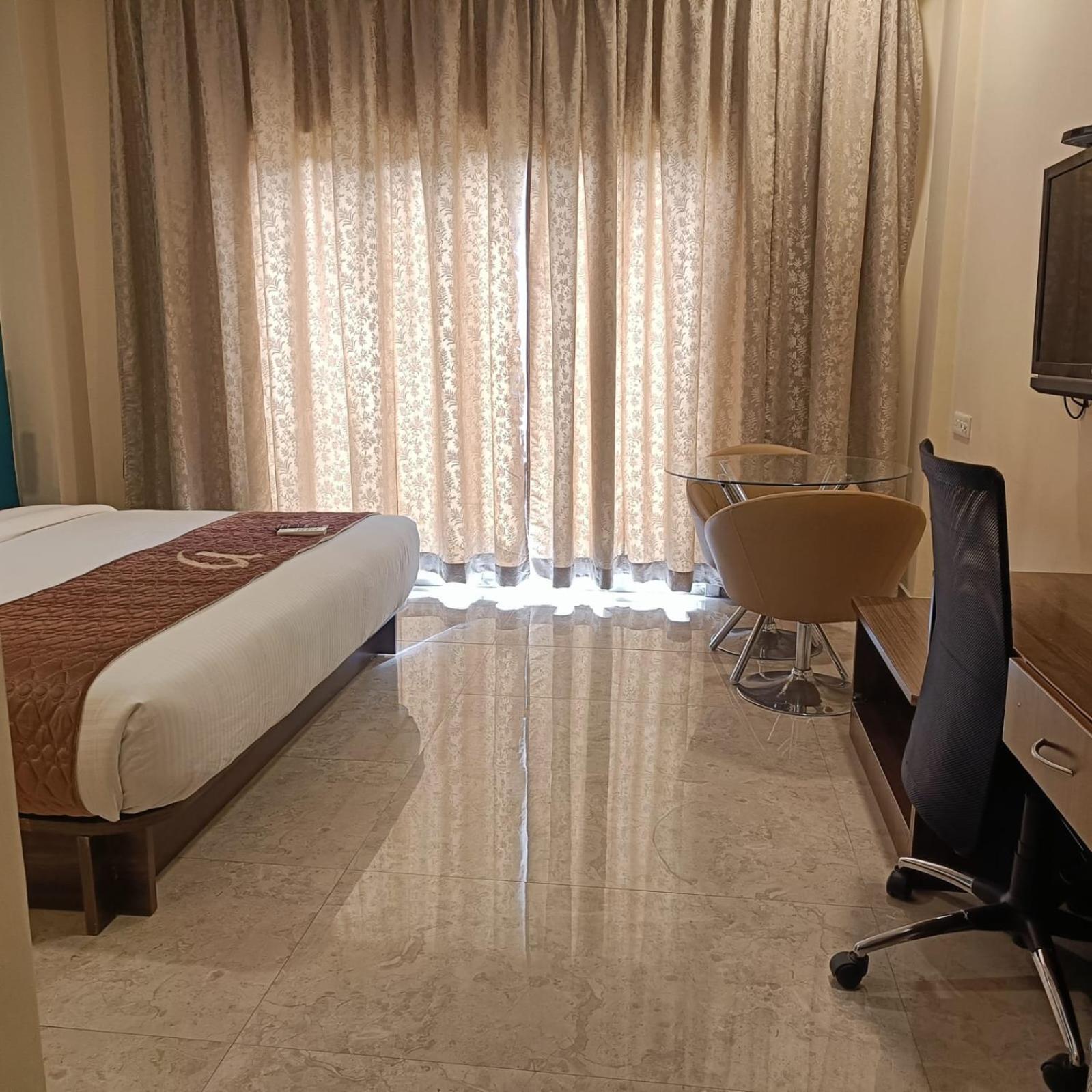 Astra Hotels & Suites Whitefield Near To Nallurahalli Metro Station And Ktpo 班加罗尔 外观 照片